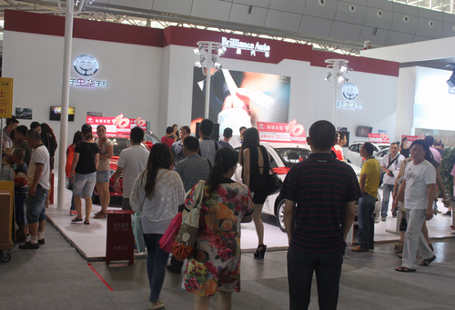 中华汽车引领自主品牌“飞跃”新疆车展