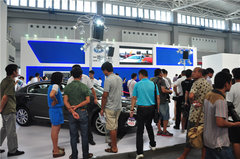 人头攒动 山东国际车展首日人气爆棚