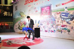 见证奇迹的时刻魔术师亮相万达七夕车展