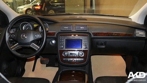 澳康达灰色奔驰R350四驱版售价69.50万