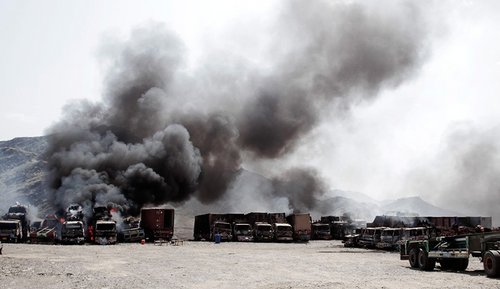 塔利班袭击美军基地 30多辆军车被销毁
