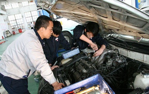汽车漏油故障原因及措施 重视衬垫作用