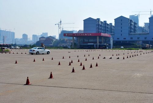 梅赛德斯-奔驰C级挑战赛 衡阳试驾体验