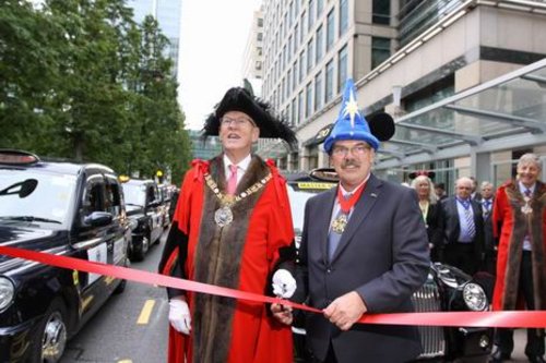 伦敦出租车司机开启第19次神奇慈善之旅