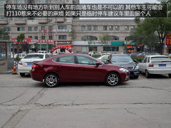 泊车不再发愁 都市停车技巧与注意事项