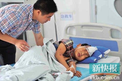 深圳一校车发生车祸 致1人死亡14人受伤