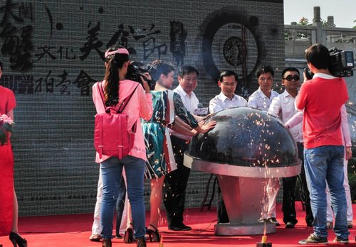 郴州首届大闸蟹美食节暨慈善助学拍卖会