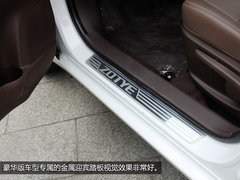 空间宽敞/挡位清晰 试驾2014款众泰Z300