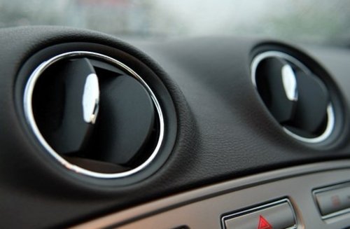 冬季老龄车空调维护 查氟压力更换冷媒