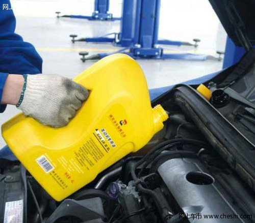 冬季汽车保养需注意事项 适量防冻液
