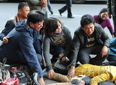 福州公交碾死男孩事故现场曝光 非常惨烈