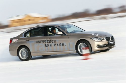 宝马北区启动2013年BMW 冰雪驾驶培训