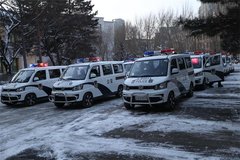 夜巡车队 佳宝V80服役长春市公安局警队