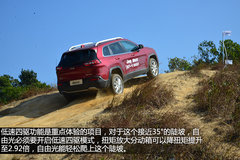 强有力的对手 试驾Jeep自由光2.4L 9速