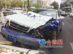 救护车闯红灯撞出租 的哥称特权酿车祸