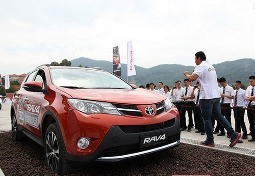 宜昌丰田新RAV4置换特享5000现金补贴