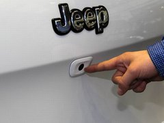 进口Jeep自由光9速新标杆 营口到店实拍