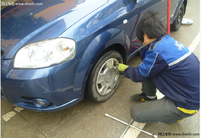 乐风185/60 R14换轮胎 四轮定位作业