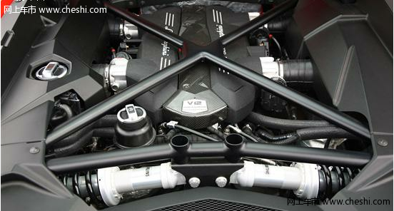 Aventador动力：轻量化的12缸超级发动机