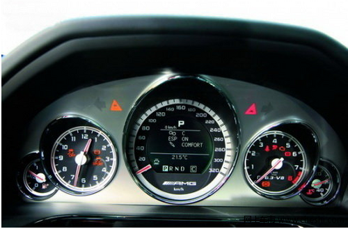 试驾梅赛德斯-奔驰E63 AMG  新动力强悍（图）