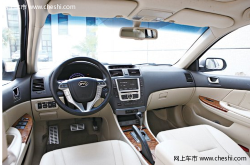 比亚迪G6安全舒适重品质轿车