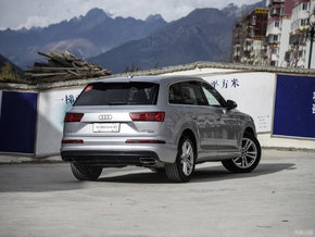 2016款奥迪Q7现车5座 仅65万清库存200台-图4