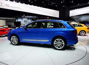 2016款奥迪Q7高品质  简洁大方表现不俗-图3