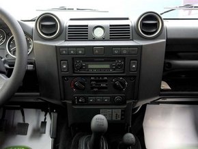 路虎卫士现车110/90版 黑/白/绿港口价格-图9