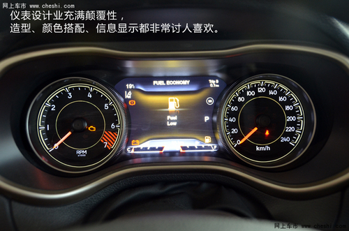 配置非常丰富 实拍Jeep自由光2.4L豪华版