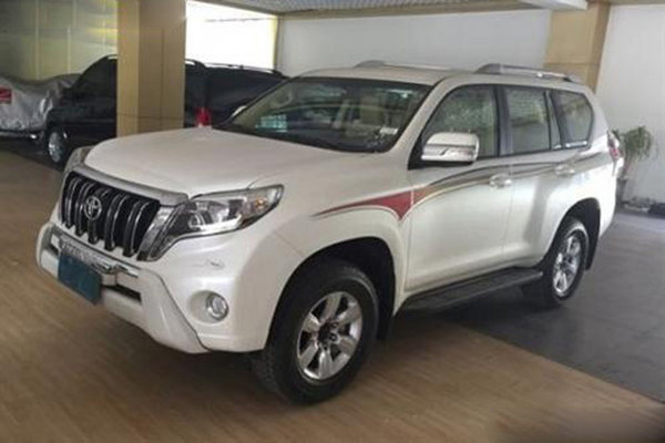 2016款豐田霸道2700中東 汽油版現(xiàn)車行情-圖1