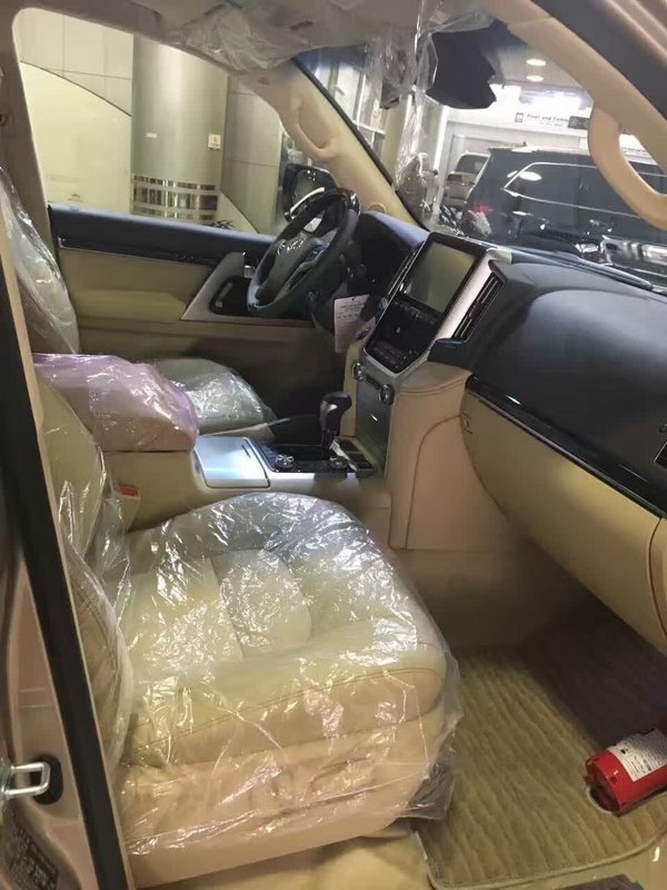 16豐田酷路澤5700現(xiàn)車 底掛頂配價格可刀-圖4