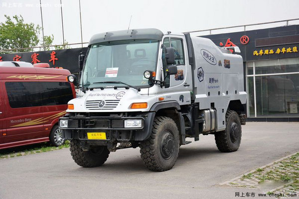 奔驰乌尼莫克u400报价现车300万 现车销售