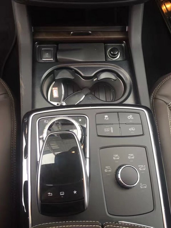 2017款奔馳GLS63現(xiàn)車 240萬金屬漆新配置-圖5