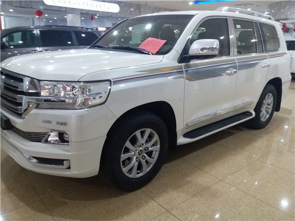 17款豐田酷路澤4600現(xiàn)車 巡洋艦細(xì)節(jié)刨析-圖1