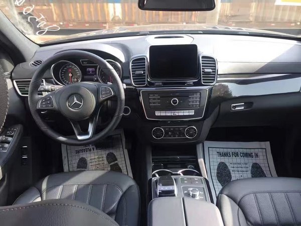 2017款奔馳GLS450 105萬年末降價引圍觀-圖4
