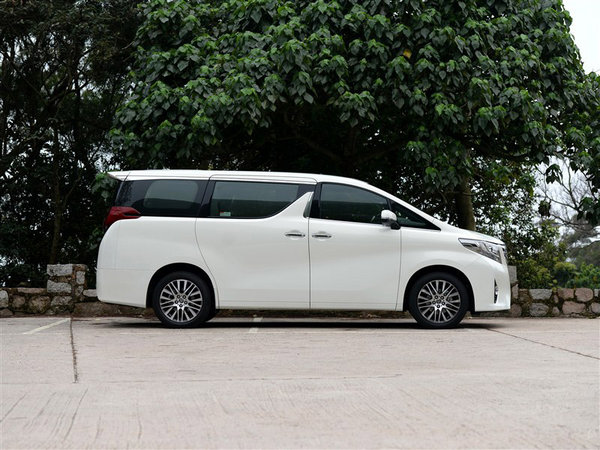 丰田埃尔法移动商务 办公旅行两不误MPV-图3