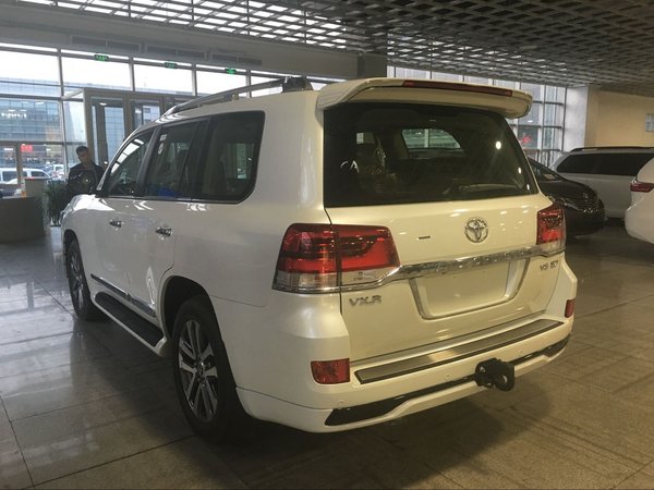 豐田酷路澤5700頂配V8巡洋艦 年末黃金周-圖3