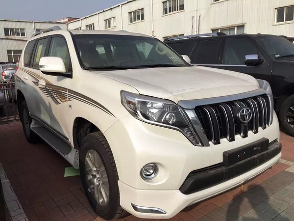 2017新款豐田霸道4000展位現(xiàn)車 優(yōu)惠巨獻(xiàn)-圖1