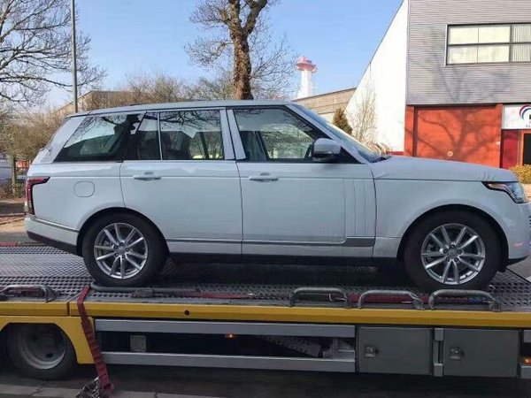 17款路虎揽胜行政3.0 汽油/柴油性能大PK-图3