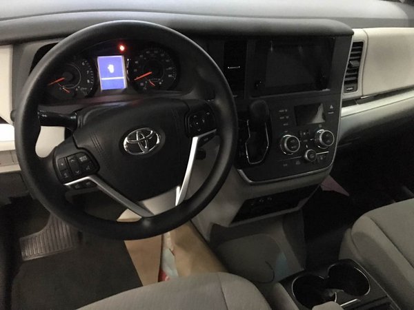 2017款丰田塞纳四驱 高端品质明星商务车-图6