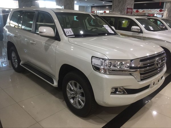 17款丰田酷路泽4000 新车实拍解密新越野-图2