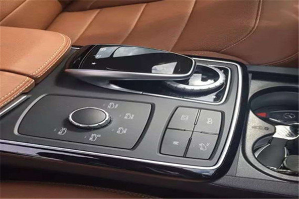 17款奔馳GLS450加版 特惠GLS級現(xiàn)車駕馭-圖5