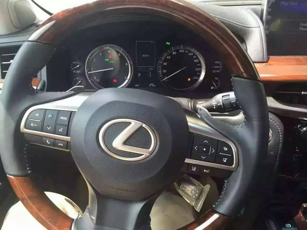 7月急甩黑白两台雷克萨斯LX570 16款凌志-图5