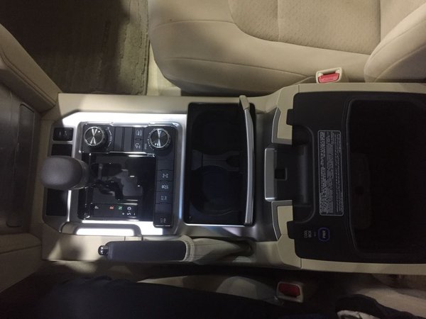 17款丰田酷路泽4000 新车实拍解密新越野-图7