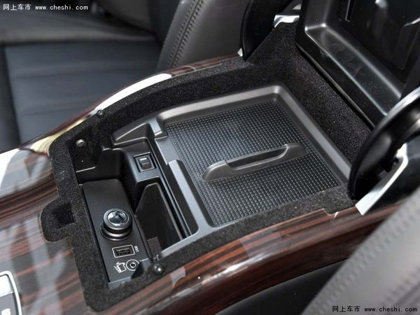 路虎攬勝行政汽油版 現(xiàn)車118萬惠送油卡-圖10
