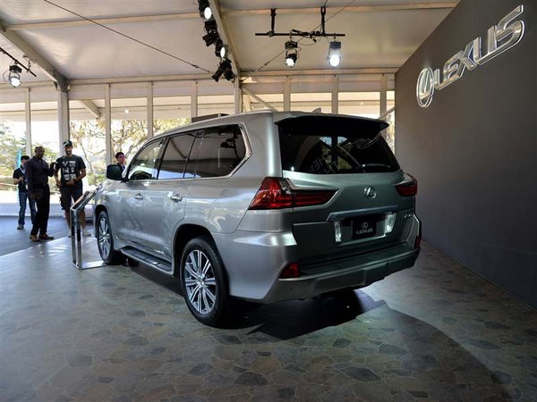 17款雷克萨斯LX570 超值感受速度与激情-图3