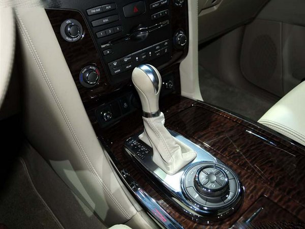 17款日產(chǎn)途樂XE4.0L V6八座尼桑SUV報價-圖5