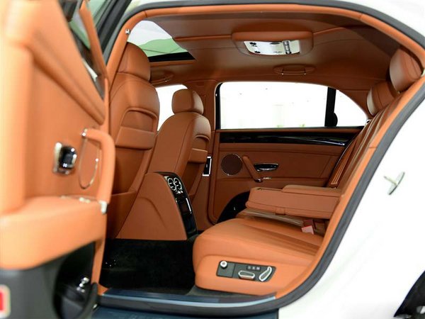 平行进口宾利飞驰4.0T 价格靠谱性能SUV-图7
