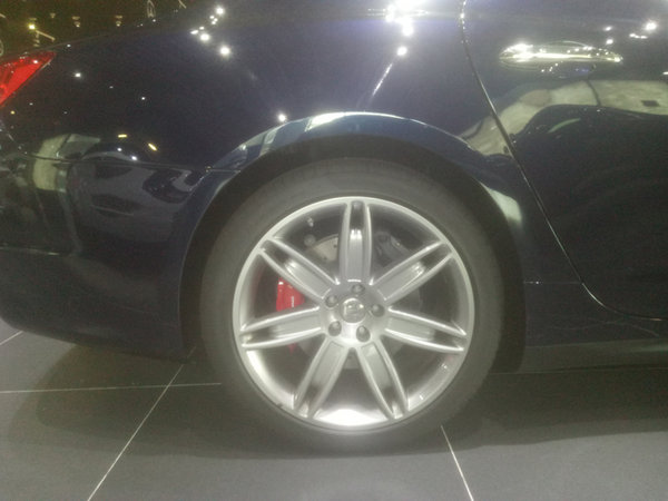 玛莎拉蒂莱万特 限量版蓝色大功率越野车-图5