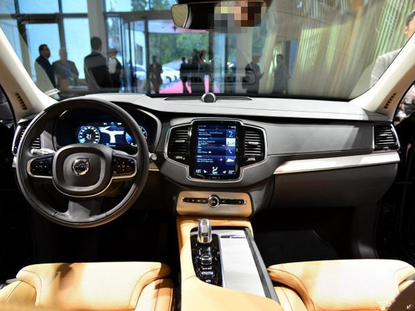 询价内饰方面,沃尔沃xc90只提供5门7座车型,并且内部空间宽敞舒适